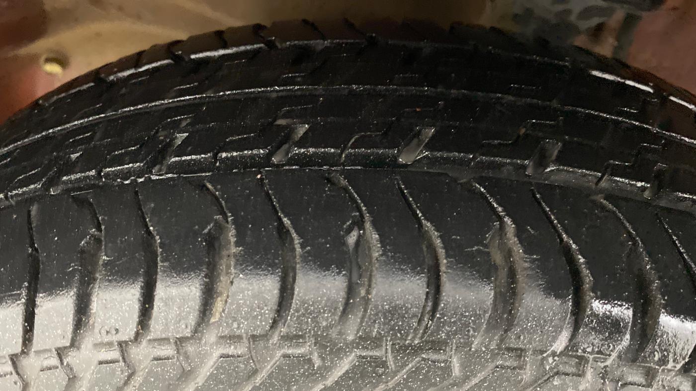 2015 Maruti Alto K10 VXI P, Petrol, Manual, 22,770 km, Left Front Tyre Tread