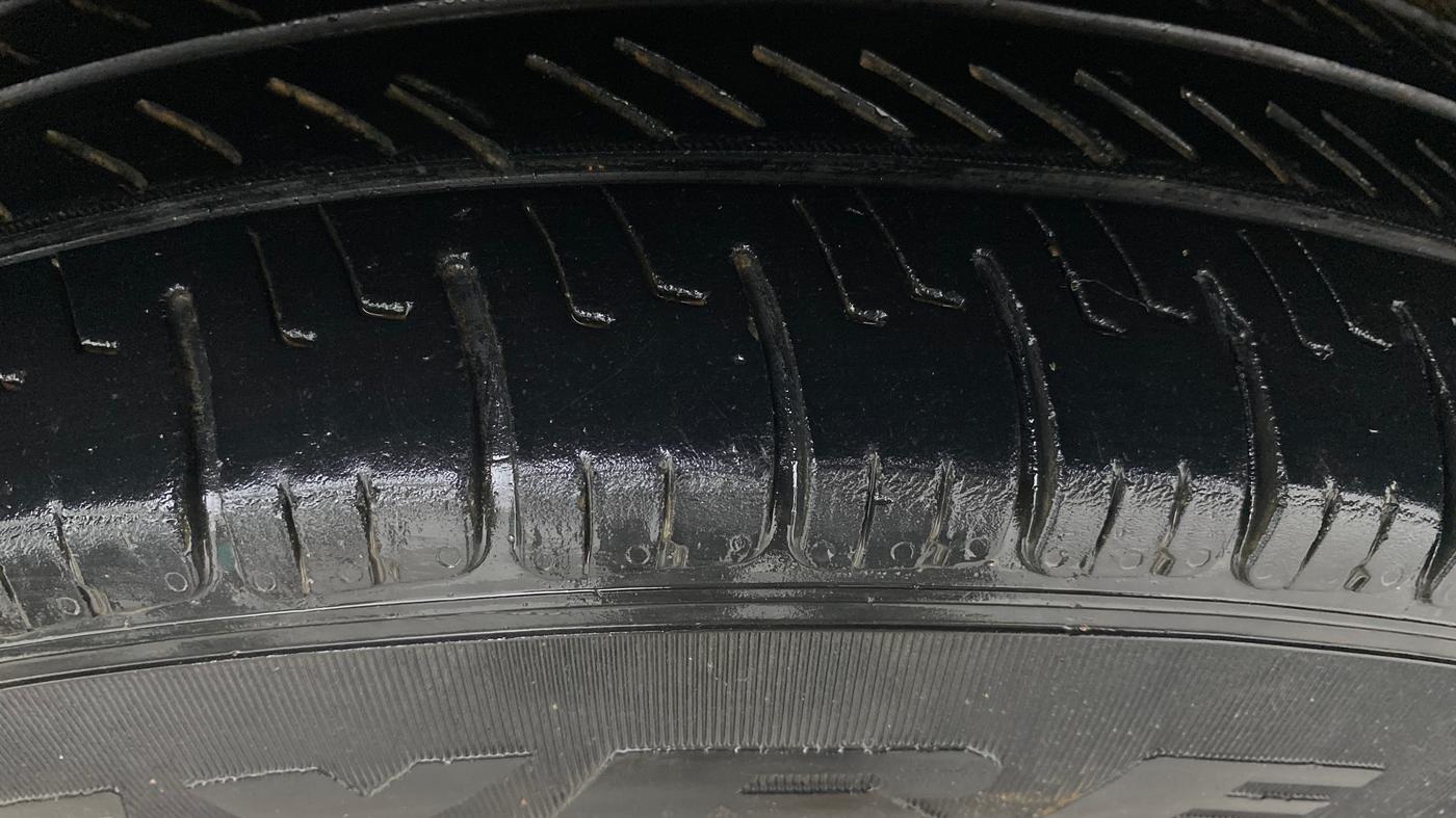 2013 Fiat Grand Punto Dynamic 1.2, Petrol, Manual, 28,153 km, Left Front Tyre Tread