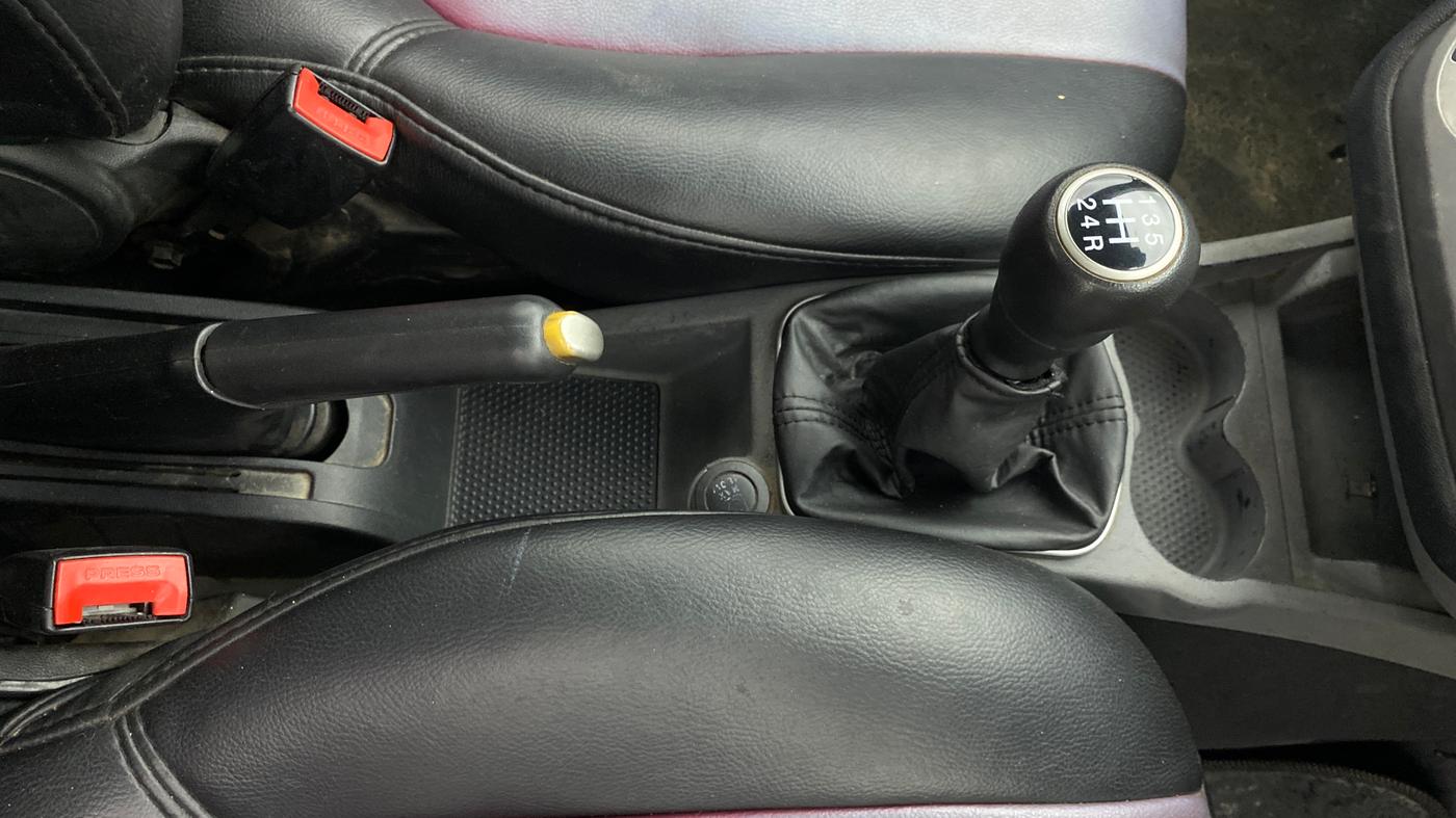 2013 Fiat Grand Punto Dynamic 1.2, Petrol, Manual, 28,153 km, Gear Lever
