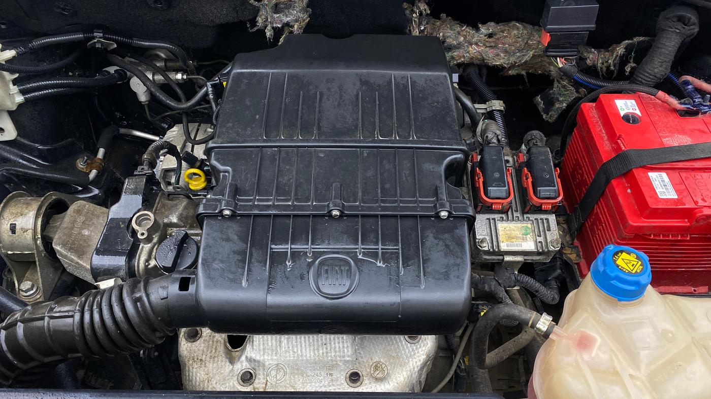 2013 Fiat Grand Punto Dynamic 1.2, Petrol, Manual, 28,153 km, Engine View