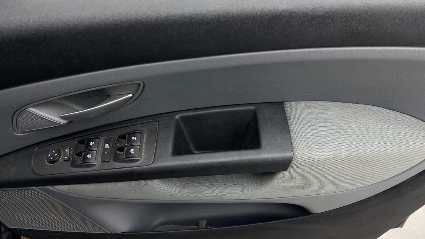 2013 Fiat Grand Punto Dynamic 1.2, Petrol, Manual, 28,153 km, Driver Side Door Panels Control