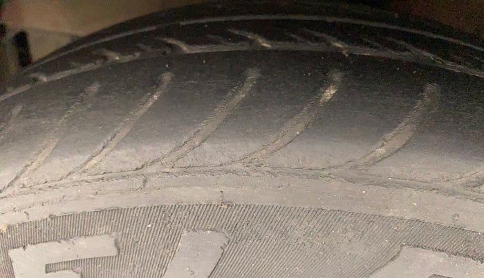 2013 Hyundai i10 SPORTZ 1.2 AT, Petrol, Automatic, 24,167 km, Left Front Tyre Tread