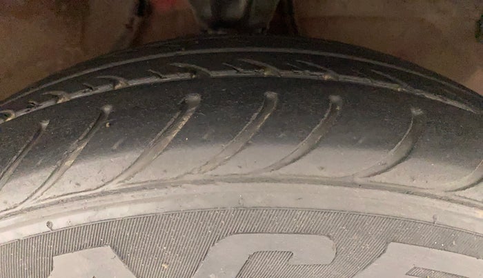 2013 Hyundai i10 SPORTZ 1.2 AT, Petrol, Automatic, 24,167 km, Right Front Tyre Tread