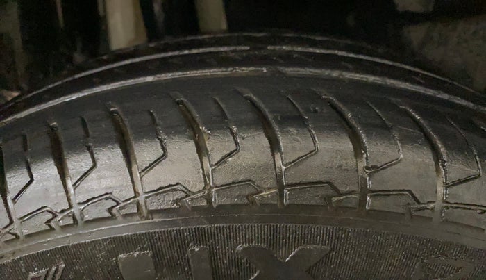 2020 Maruti Swift VXI, Petrol, Manual, 33,785 km, Right Rear Tyre Tread