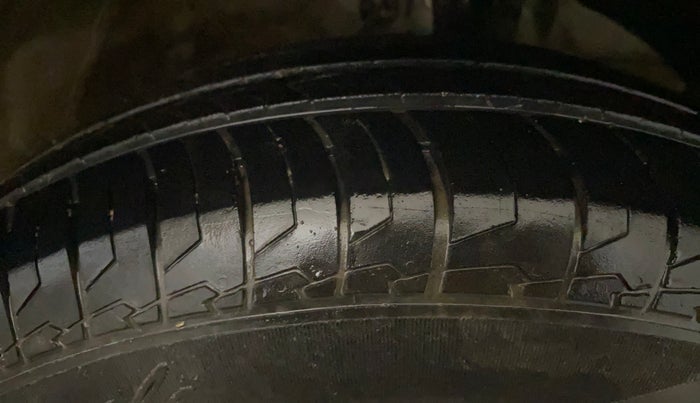 2020 Maruti Swift VXI, Petrol, Manual, 33,785 km, Right Front Tyre Tread