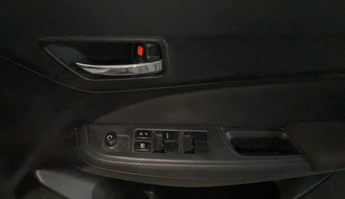 2020 Maruti Swift VXI, Petrol, Manual, 33,785 km, Driver Side Door Panels Control
