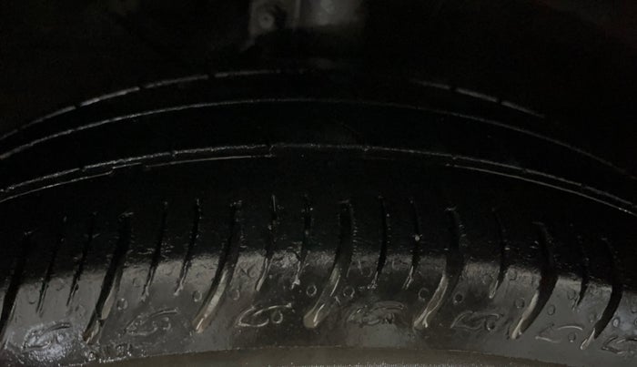 2021 Maruti Baleno DELTA PETROL 1.2, CNG, Manual, 81,137 km, Left Front Tyre Tread