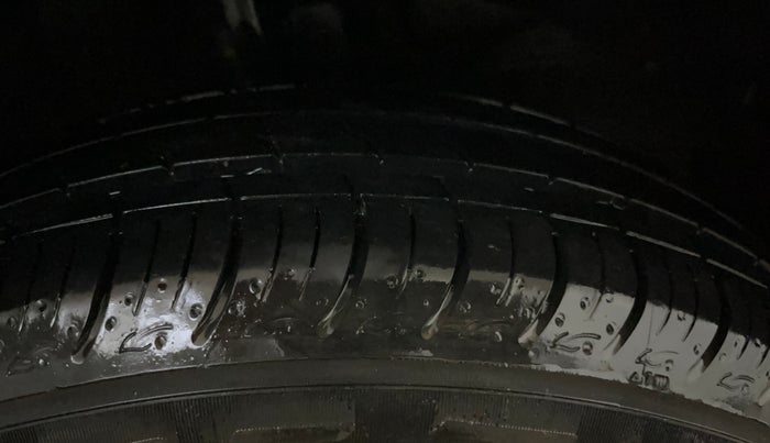 2021 Maruti Baleno DELTA PETROL 1.2, CNG, Manual, 81,137 km, Right Front Tyre Tread