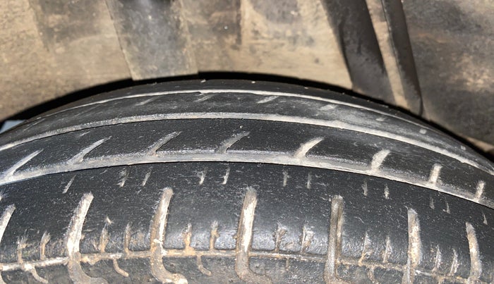 2017 Renault Kwid RXT 1.0 AMT (O), Petrol, Automatic, 76,720 km, Right Rear Tyre Tread