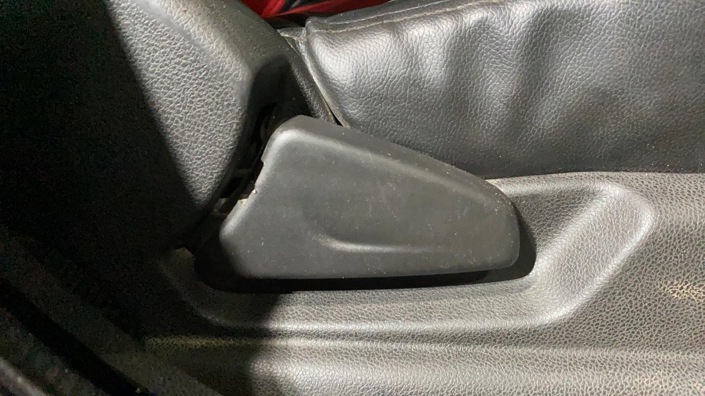 2017 Renault Kwid RXT 1.0 AMT (O), Petrol, Automatic, 76,830 km, Driver Side Adjustment Panel