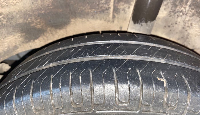 2017 Renault Kwid RXT 1.0 AMT (O), Petrol, Automatic, 76,720 km, Left Rear Tyre Tread