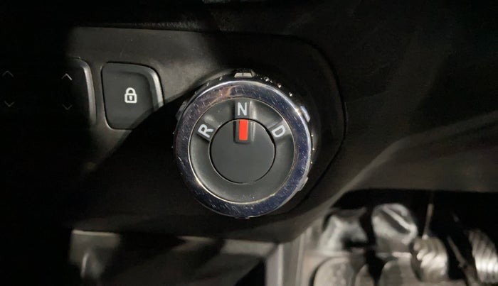 2017 Renault Kwid RXT 1.0 AMT (O), Petrol, Automatic, 76,720 km, Gear Lever