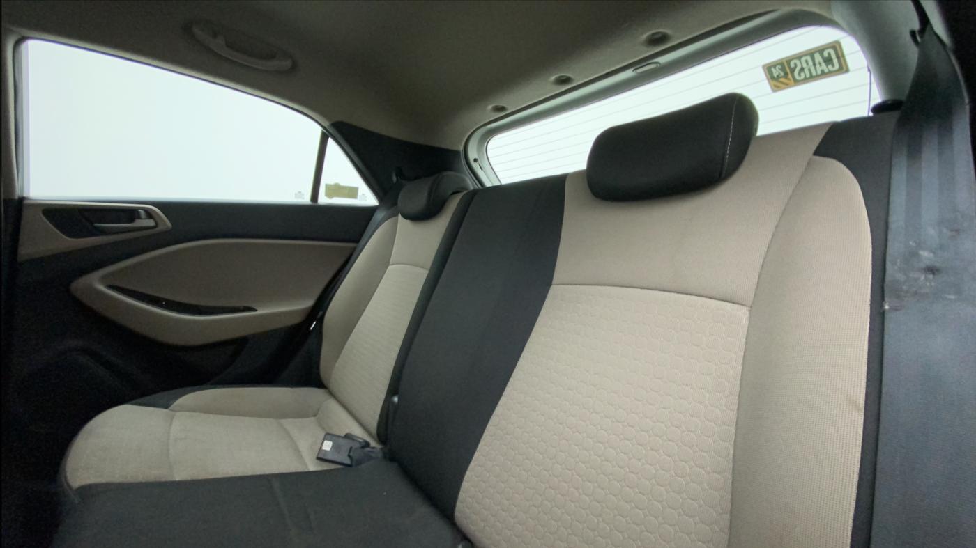 2017 Hyundai Elite i20 ASTA 1.4 CRDI (O), Diesel, Manual, 1,01,760 km, Right Side Rear Door Cabin