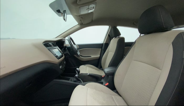 2017 Hyundai Elite i20 ASTA 1.4 CRDI (O), Diesel, Manual, 1,01,760 km, Right Side Front Door Cabin
