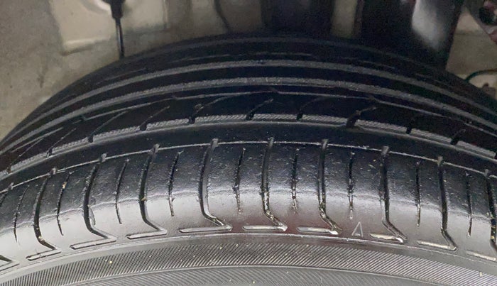 2017 Hyundai Elite i20 ASTA 1.4 CRDI (O), Diesel, Manual, 1,01,760 km, Left Rear Tyre Tread