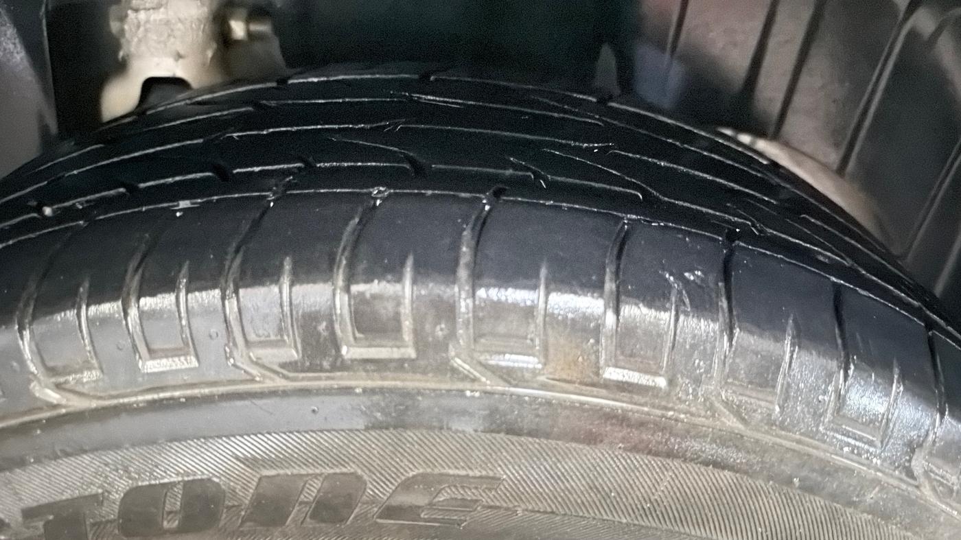 2022 Mahindra XUV300 W4 1.5 DIESEL, Diesel, Manual, 39,322 km, Left Rear Tyre Tread