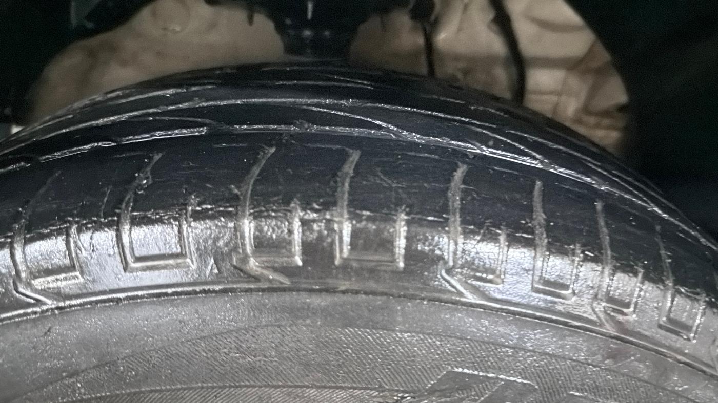 2022 Mahindra XUV300 W4 1.5 DIESEL, Diesel, Manual, 39,322 km, Right Front Tyre Tread