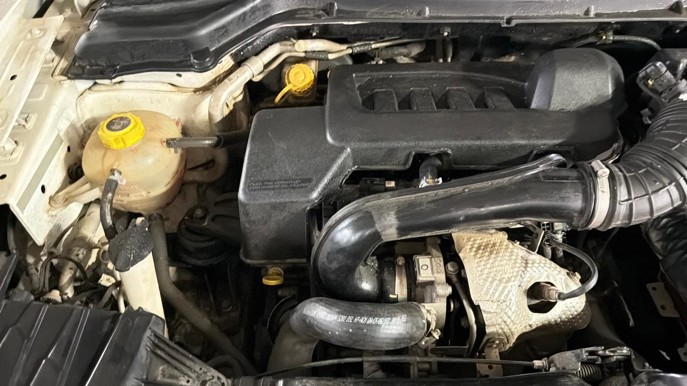 2022 Mahindra XUV300 W4 1.5 DIESEL, Diesel, Manual, 39,322 km, Engine View - Right