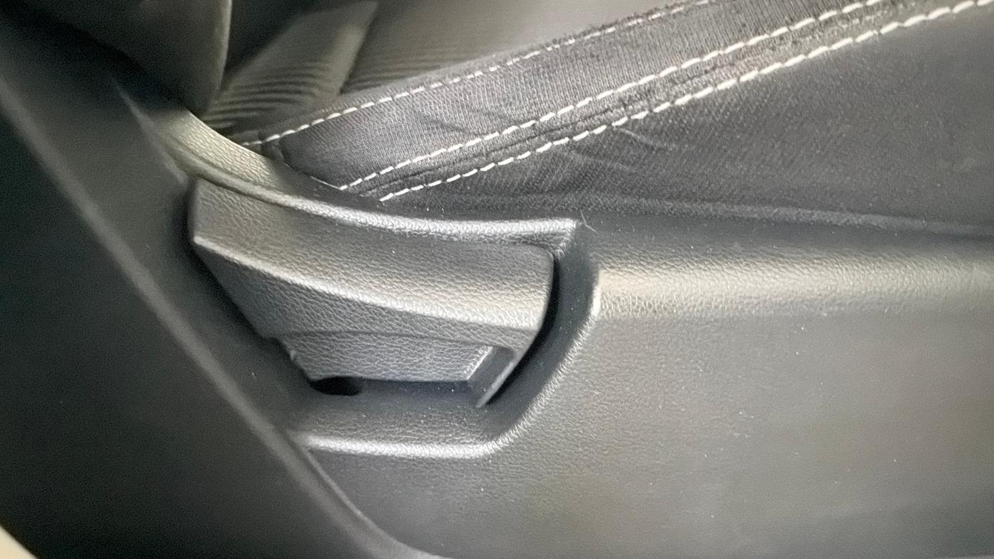 2022 Mahindra XUV300 W4 1.5 DIESEL, Diesel, Manual, 39,322 km, Driver Side Adjustment Panel