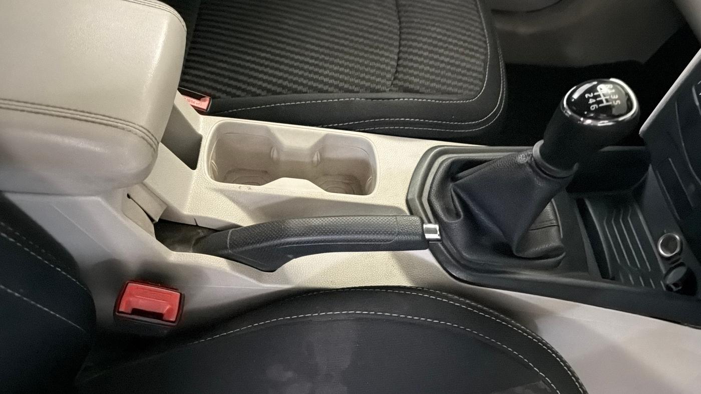 2022 Mahindra XUV300 W4 1.5 DIESEL, Diesel, Manual, 39,322 km, Gear Lever