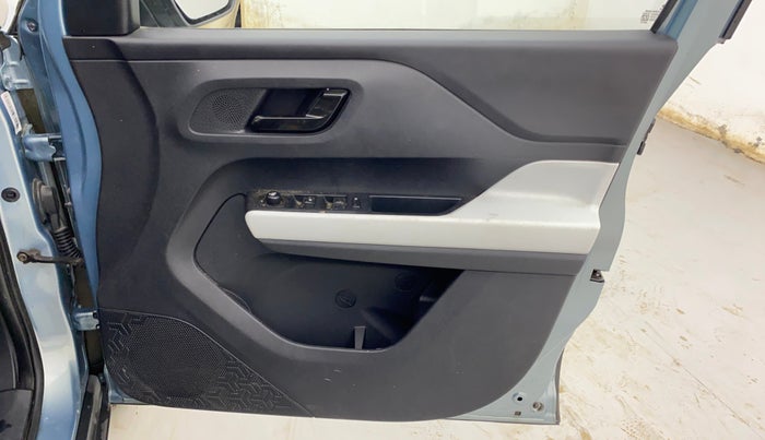 2022 Tata PUNCH ACCOMPLISHED AMT, Petrol, Automatic, 36,512 km, Driver Side Door Panels Control