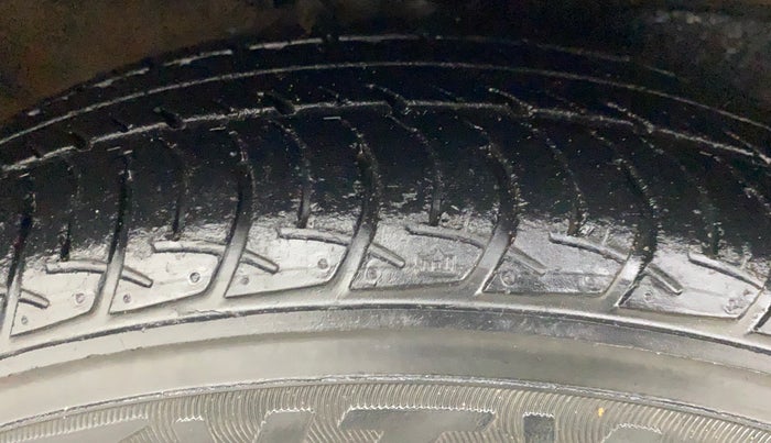 2015 Maruti Celerio VXI AMT, Petrol, Automatic, 37,506 km, Right Front Tyre Tread