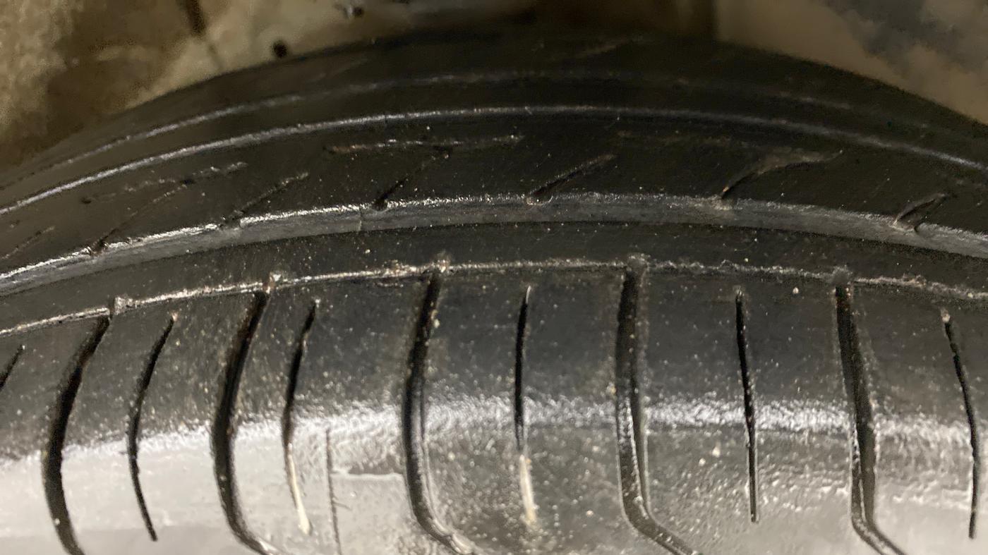 2018 Maruti IGNIS ALPHA 1.2 K12 AMT, Petrol, Automatic, 43,617 km, Right Front Tyre Tread