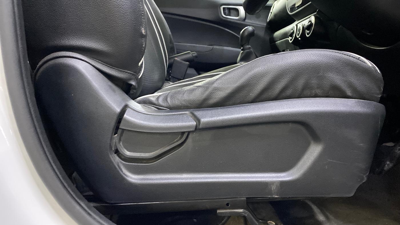 2021 Hyundai VENUE S 1.2, Petrol, Manual, 24,556 km, Driver Side Adjustment Panel