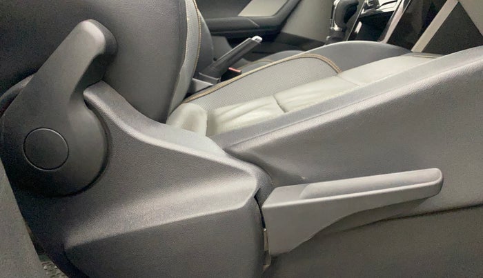 2021 Skoda KUSHAQ STYLE 1.0L TSI AT, Petrol, Automatic, 31,401 km, Driver Side Adjustment Panel