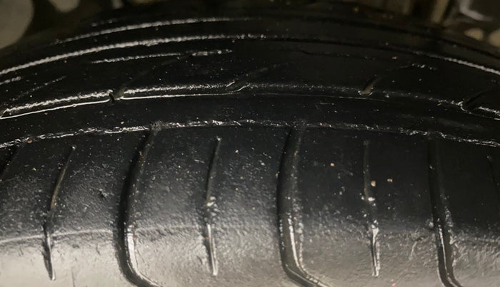 2018 Tata Tiago XT DIESEL, Diesel, Manual, 99,649 km, Right Front Tyre Tread