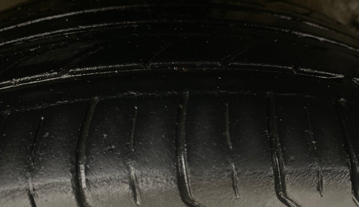 2018 Tata Tiago XT DIESEL, Diesel, Manual, 99,649 km, Right Rear Tyre Tread