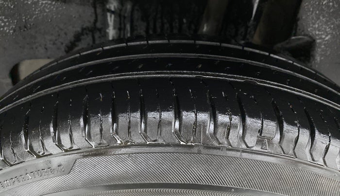 2020 Maruti Swift VXI, Petrol, Manual, 22,481 km, Left Rear Tyre Tread