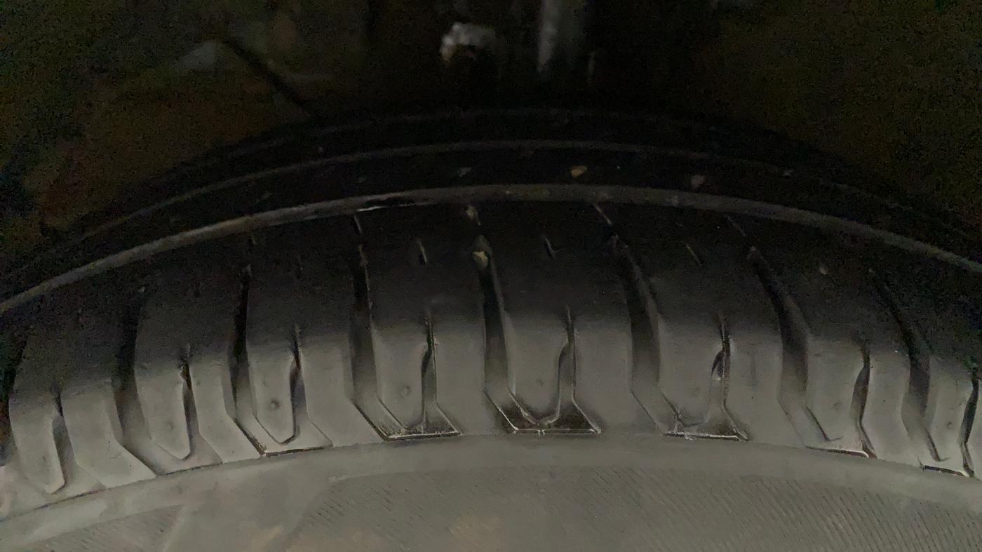 2020 Maruti XL6 ZETA AT, Petrol, Automatic, 34,566 km, Left Front Tyre Tread