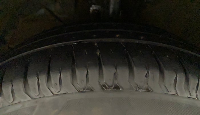 2020 Maruti XL6 ZETA AT, Petrol, Automatic, 34,566 km, Left Front Tyre Tread