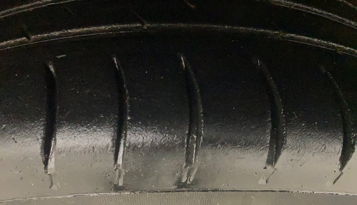 2018 Maruti Swift ZDI AMT, Diesel, Automatic, 97,167 km, Left Front Tyre Tread