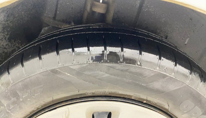 2018 Maruti Ertiga VXI, Petrol, Manual, 75,673 km, Right Rear Tyre Tread