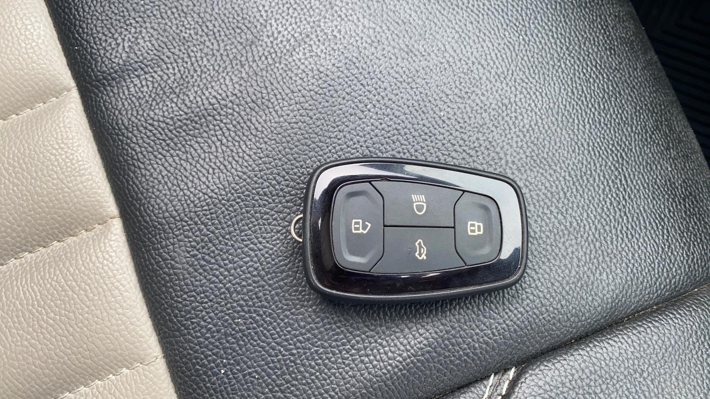 2023 Tata PUNCH ACCOMPLISHED AMT, Petrol, Automatic, 5,147 km, Key Close Up