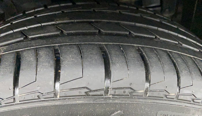 2019 Maruti Vitara Brezza VDI, Diesel, Manual, 37,048 km, Right Front Tyre Tread