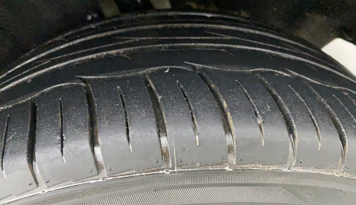2019 Maruti Vitara Brezza VDI, Diesel, Manual, 37,048 km, Left Rear Tyre Tread