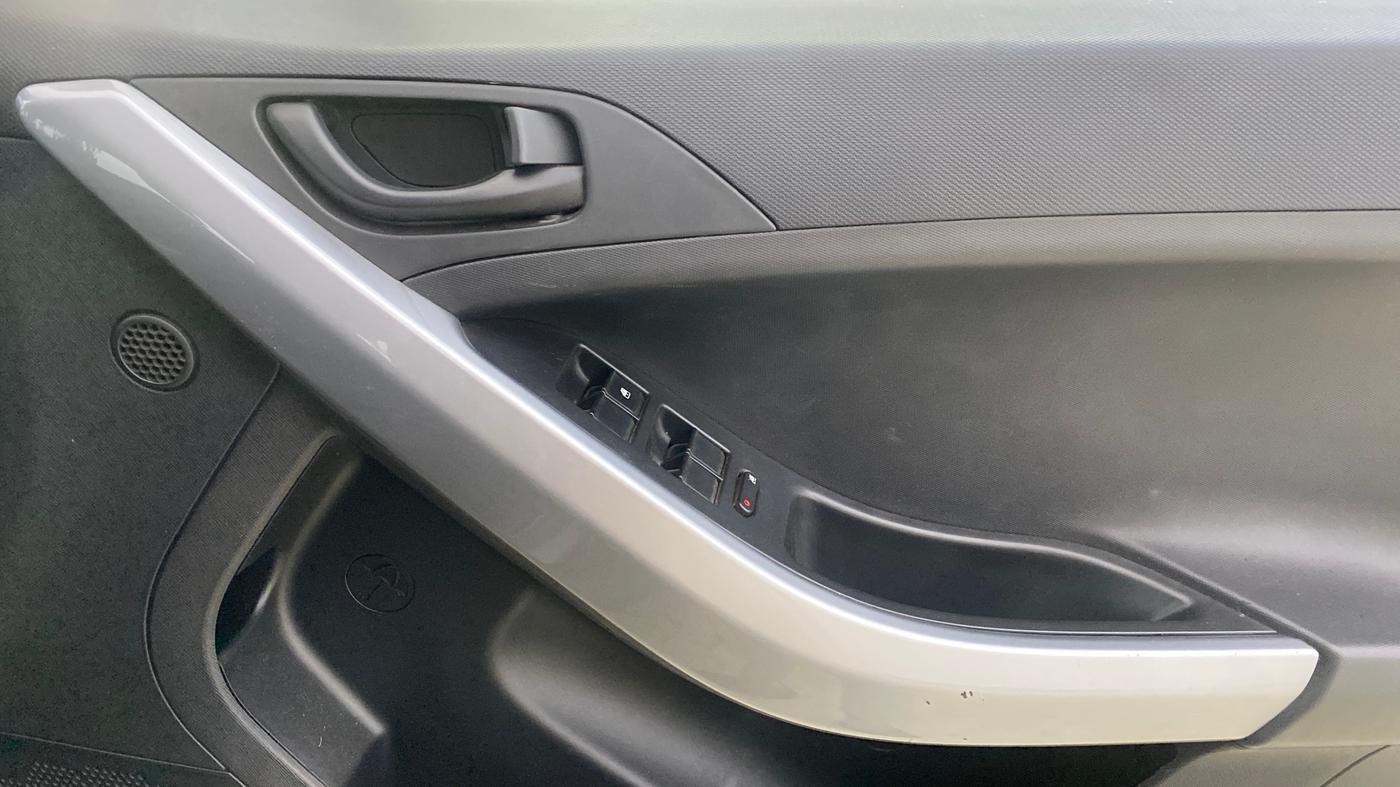 2021 Tata NEXON XM PETROL, Petrol, Manual, 27,496 km, Driver Side Door Panels Control