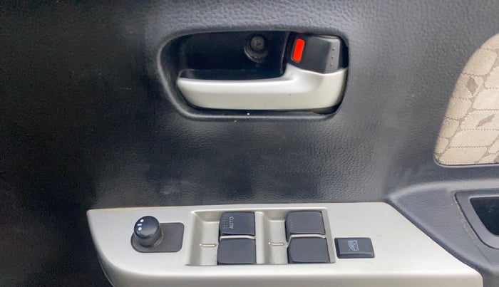 2016 Maruti Wagon R 1.0 VXI, Petrol, Manual, 43,312 km, Driver Side Door Panels Control