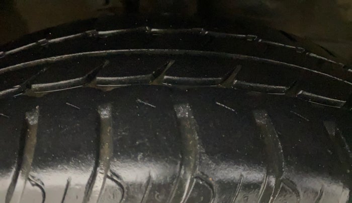 2016 Maruti Wagon R 1.0 VXI, Petrol, Manual, 43,312 km, Right Front Tyre Tread