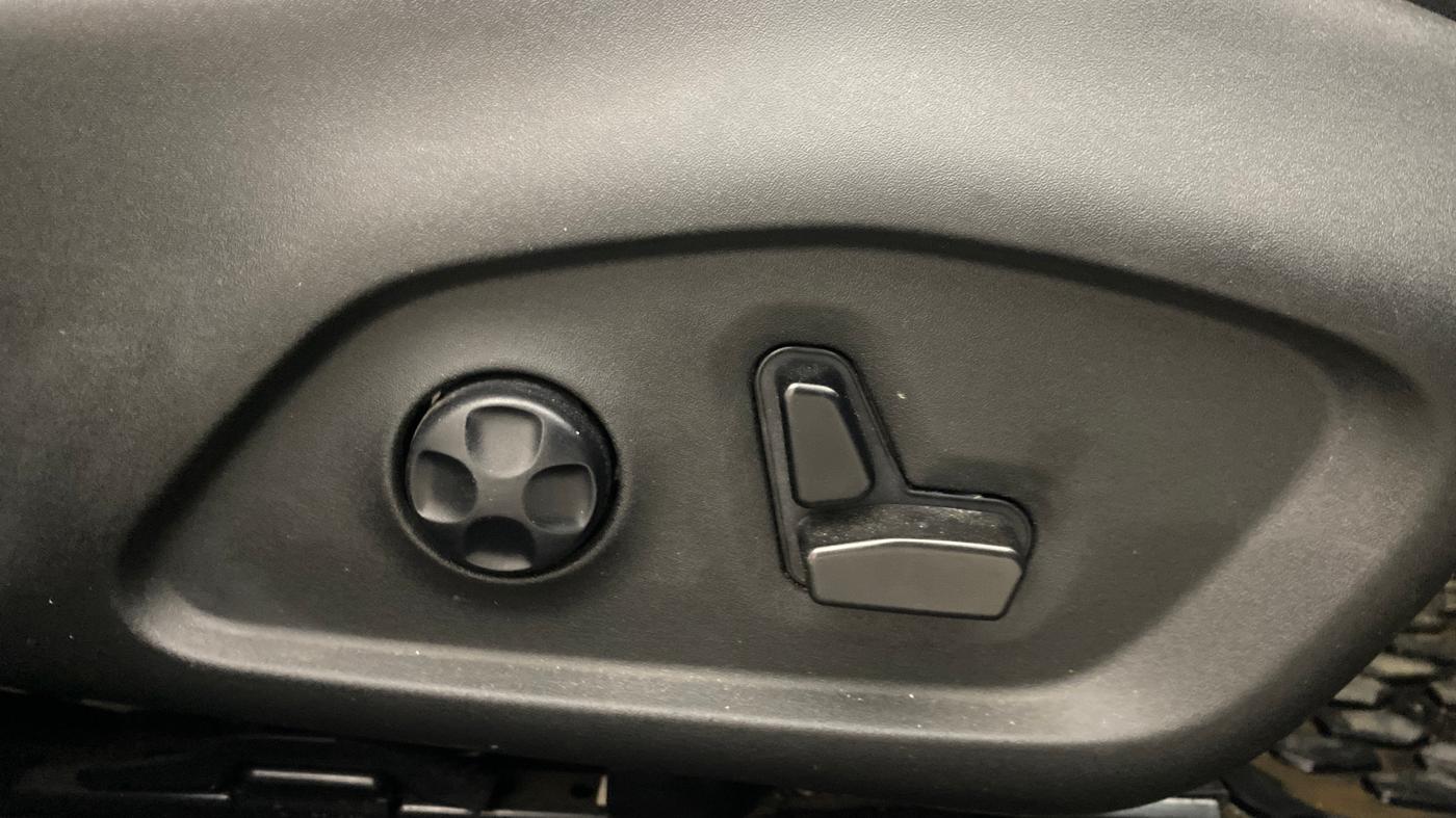 2021 Jeep Compass MODEL S (O) DIESEL 4X4 AT, Diesel, Automatic, 1,04,570 km, Driver Side Adjustment Panel