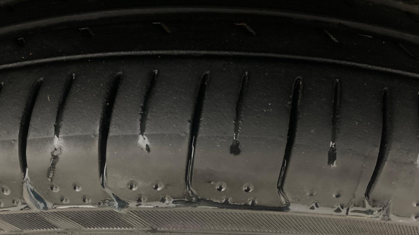 2021 Jeep Compass MODEL S (O) DIESEL 4X4 AT, Diesel, Automatic, 1,04,570 km, Right Front Tyre Tread
