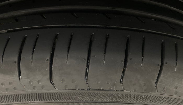 2021 Jeep Compass MODEL S (O) DIESEL 4X4 AT, Diesel, Automatic, 1,04,473 km, Left Rear Tyre Tread