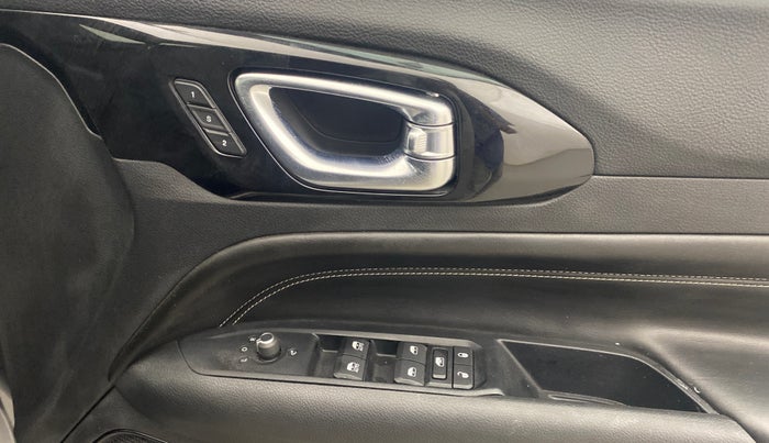 2021 Jeep Compass MODEL S (O) DIESEL 4X4 AT, Diesel, Automatic, 1,04,473 km, Driver Side Door Panels Control