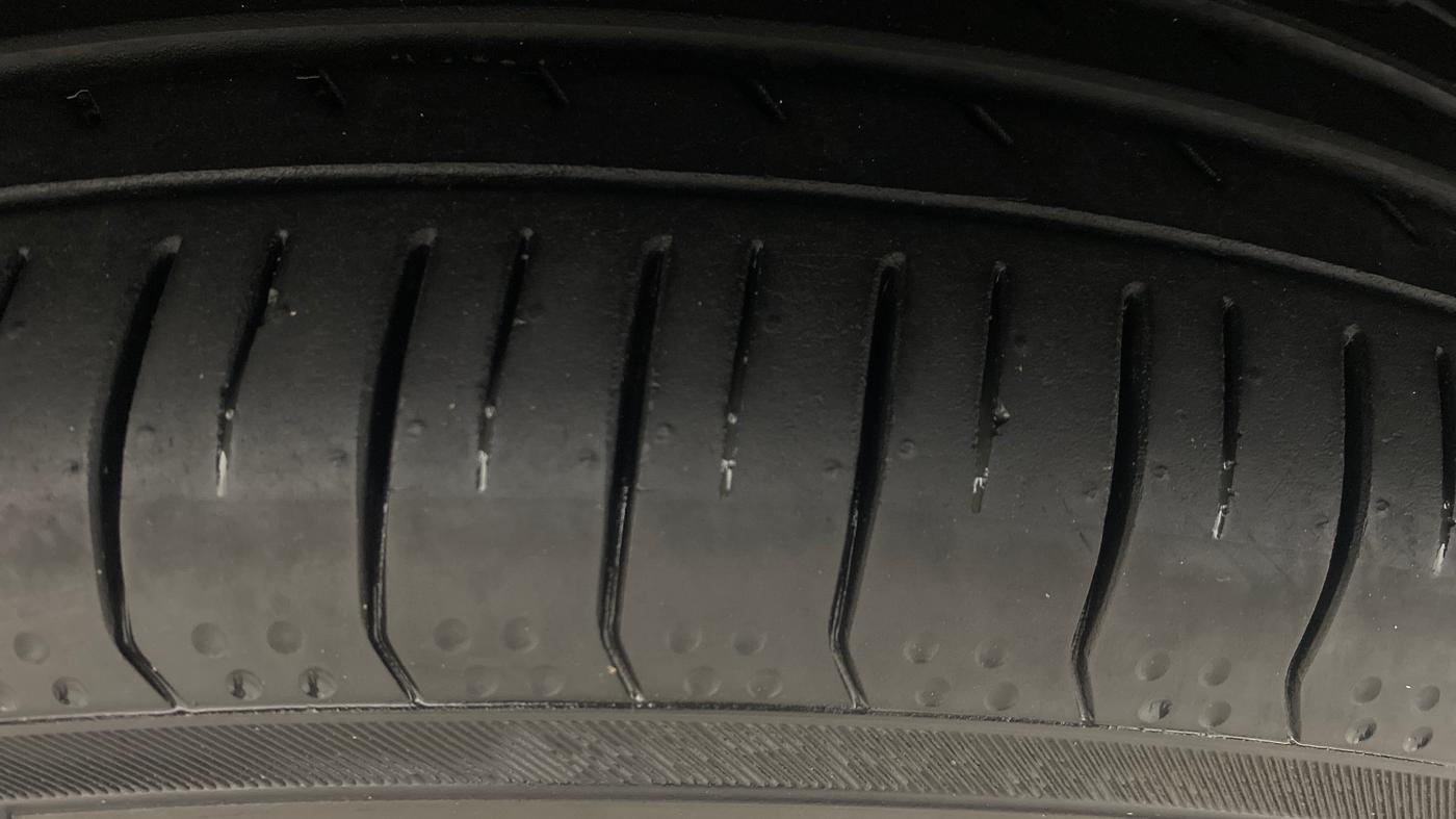2021 Jeep Compass MODEL S (O) DIESEL 4X4 AT, Diesel, Automatic, 1,04,570 km, Left Front Tyre Tread