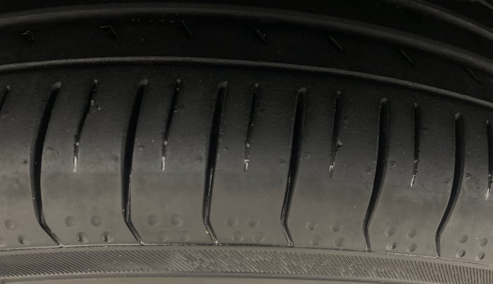 2021 Jeep Compass MODEL S (O) DIESEL 4X4 AT, Diesel, Automatic, 1,04,473 km, Left Front Tyre Tread