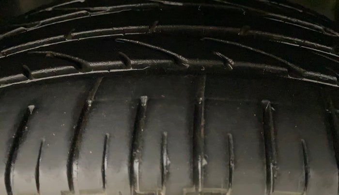 2017 Jeep Compass LONGITUDE (O) 2.0 DIESEL, Diesel, Manual, 73,027 km, Right Front Tyre Tread