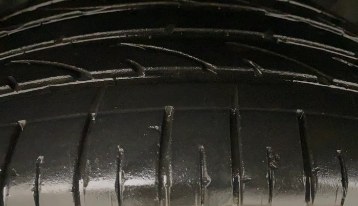 2017 Jeep Compass LONGITUDE (O) 2.0 DIESEL, Diesel, Manual, 73,027 km, Left Front Tyre Tread